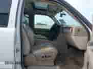 2005 Chevrolet Suburban LS z VIN 1GNFK16Z85J256010, wystawiony jako IAAI lot #42768572 z przebiegiem 260 000 mil mil oraz . Historia ofert i sprzedaży dostępna na DreamBid. Obrazek 5.