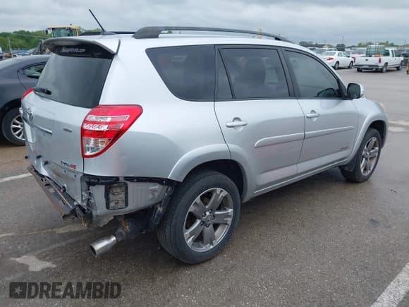 ✅ 2011 Toyota RAV4 Sport • VIN: JTMRK4DV1B5101858 • Lot: 42124449. Listed on IAAI with 168,758 mi. Free auction sales archive from the USA and detailed vehicle history report at DreamBid. Image 4.