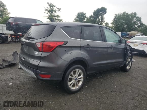 ✅ 2019 Ford Escape SE • VIN: 1FMCU9GDXKUA48739 • Lot: 67376565. Wystawiony na Copart z przebiegiem 58 059 mil. Bezpłatny archiwum sprzedaży aukcyjnych z USA i szczegółowy raport historii pojazdu na DreamBid. Zdjęcie 3.