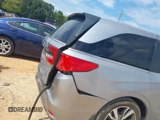 ✅ 2024 Honda Odyssey Touring • VIN: 5FNRL6H85RB064142 • Lot: 43128263. Wystawiony na IAAI z przebiegiem 16 659 mil. Bezpłatny archiwum sprzedaży aukcyjnych z USA i szczegółowy raport historii pojazdu na DreamBid. Zdjęcie 6.