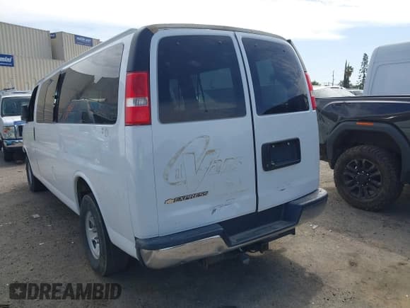 ✅ 2018 Chevrolet Express Passenger LS • VIN: 1GAZGNFGXJ1339258 • Lot: 43244217. Listed on IAAI with Not provided. Free auction sales archive from the USA and detailed vehicle history report at DreamBid. Image 20.