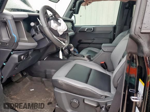 ✅ 2024 Ford Bronco Black Diamond • VIN: 1FMDE1BH7RLB37763 • Лот: 60868795. Опубликован ранее на Copart с пробегом 3 666 миль. Бесплатный доступ к архиву аукционных продаж из США и подробный отчёт об истории автомобиля на DreamBid. Изображение 7.