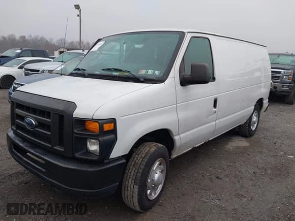 ✅ 2011 Ford Econoline Cargo Commercial • VIN: 1FTNE1EW3BDA66371 • Lot: 43733434. Wystawiony na IAAI z przebiegiem 235 646 mil. Bezpłatny archiwum sprzedaży aukcyjnych z USA i szczegółowy raport historii pojazdu na DreamBid. Zdjęcie 2.