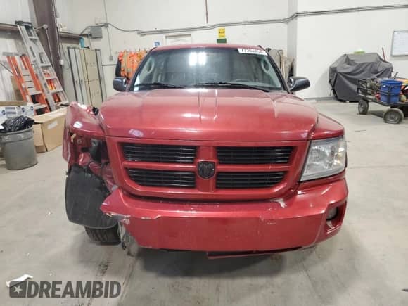 2008 Dodge Dakota z VIN 1D7HW38N38S535025, wystawiony jako Copart lot #77204754 z przebiegiem 245 225 mil mil oraz Szkoda całkowita • Salvage title. Historia ofert i sprzedaży dostępna na DreamBid. Obrazek 5.