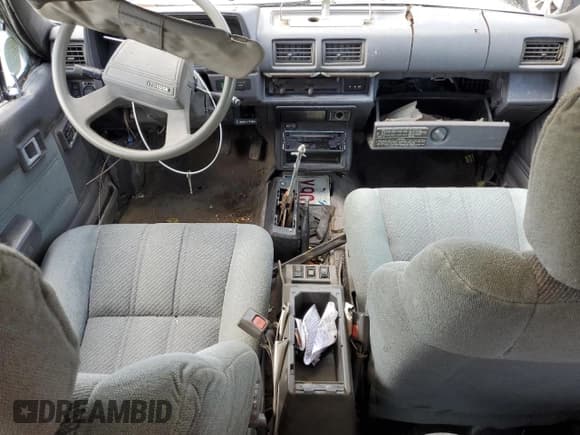 ✅ 1987 Toyota 4Runner Deluxe • VIN: JT4RN62S6H0155884 • Lot: 71807455. Listed on Copart with 214,767 mi. Free auction sales archive from the USA and detailed vehicle history report at DreamBid. Image 8.