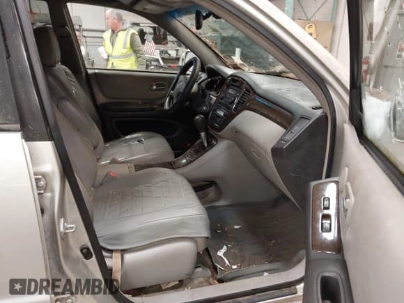 ✅ 2003 Toyota Highlander • VIN: JTEGF21A930080611 • Lot: 43830438. Listed on IAAI with 178,254 mi. Free auction sales archive from the USA and detailed vehicle history report at DreamBid. Image 5.