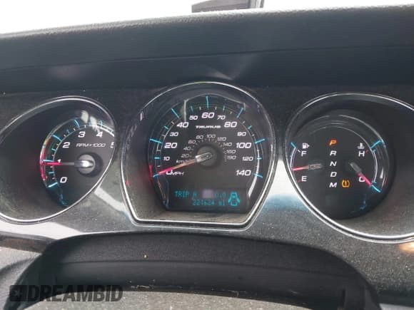 ✅ 2011 Ford Taurus Limited • VIN: 1FAHP2FW9BG186840 • Lot: 43728094. Wystawiony na IAAI z przebiegiem 221 624 mil. Bezpłatny archiwum sprzedaży aukcyjnych z USA i szczegółowy raport historii pojazdu na DreamBid. Zdjęcie 7.