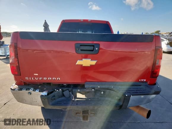 ✅ 2014 Chevrolet Silverado 2500HD LTZ • VIN: 1GC1KYE88EF161941 • Lot: 93073815. Wystawiony na Copart z przebiegiem 190 371 mil. Bezpłatny archiwum sprzedaży aukcyjnych z USA i szczegółowy raport historii pojazdu na DreamBid. Zdjęcie 6.