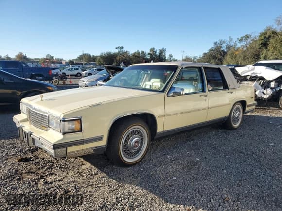 ✅ 1987 Cadillac DeVille • VIN: 1G6CD5186H4326203 • Лот: 84849324. Опубликован ранее на Copart с пробегом 95 523 миль. Бесплатный доступ к архиву аукционных продаж из США и подробный отчёт об истории автомобиля на DreamBid. Изображение 1.