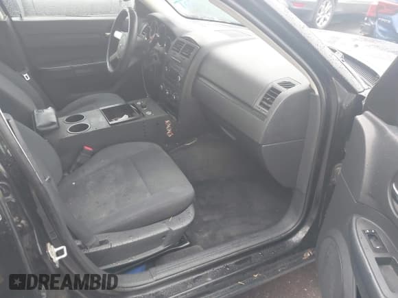 ✅ 2010 Dodge Charger Police • VIN: 2B3AA4CT4AH248491 • Lot: 43428904. Wystawiony na IAAI z przebiegiem 130 977 mil. Bezpłatny archiwum sprzedaży aukcyjnych z USA i szczegółowy raport historii pojazdu na DreamBid. Zdjęcie 5.