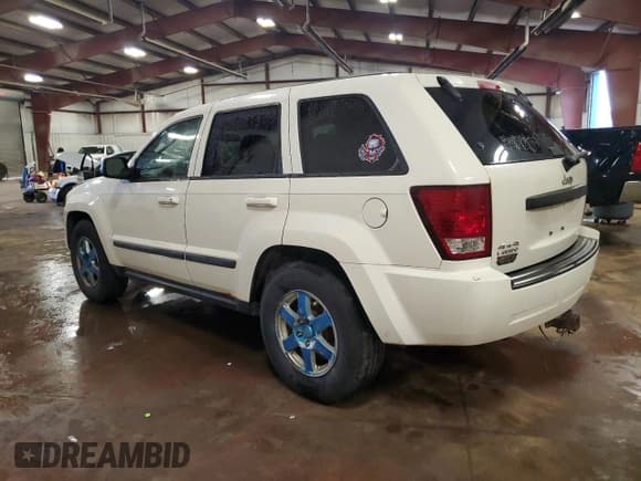 ✅ 2008 Jeep Grand Cherokee Laredo • VIN: 1J8GR48K78C192893 • Lot: 81713335. Wystawiony na Copart z przebiegiem 232 361 mil. Bezpłatny archiwum sprzedaży aukcyjnych z USA i szczegółowy raport historii pojazdu na DreamBid. Zdjęcie 2.