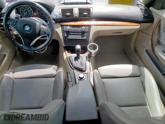 ✅ 2008 BMW 1 Series 128i • VIN: WBAUL73558VE88790 • Lot: 64475705. Wystawiony na Copart z przebiegiem 91 286 mil. Bezpłatny archiwum sprzedaży aukcyjnych z USA i szczegółowy raport historii pojazdu na DreamBid. Zdjęcie 8.