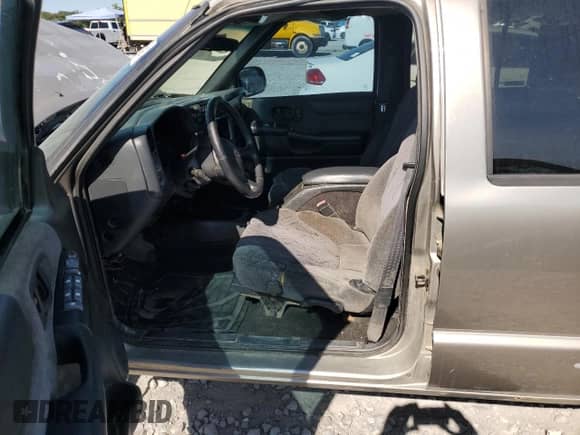 2002 Chevrolet S-10 LS с VIN 1GCDT13W32K207410, выставлен на аукционе Copart как лот 71834305 с пробегом Не указан миль и Списание • Salvage title. История ставок и продаж доступна на DreamBid. Изображение 7.