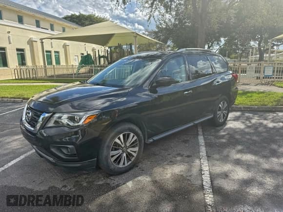 ✅ 2019 Nissan Pathfinder S • VIN: 5N1DR2MMXKC628886 • Lot: 96847665. Listed on Copart with 147,100 mi. Free auction sales archive from the USA and detailed vehicle history report at DreamBid. Image 2.