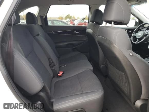 ✅ 2017 Kia Sorento LX • VIN: 5XYPGDA59HG292443 • Lot: 91789645. Listed on Copart with 98,187 mi. Free auction sales archive from the USA and detailed vehicle history report at DreamBid. Image 11.