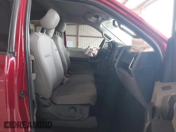 ✅ 2015 Ford F-150 XL • VIN: 1FTEX1CP1FFC30569 • Lot: 41836652. Wystawiony na IAAI z przebiegiem 126 443 mil. Bezpłatny archiwum sprzedaży aukcyjnych z USA i szczegółowy raport historii pojazdu na DreamBid. Zdjęcie 5.