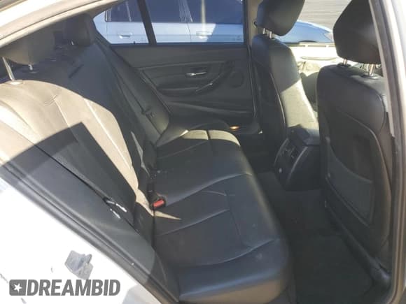 ✅ 2015 BMW 3 Series 328i • VIN: WBA3C1C57FP851193 • Lot: 90855245. Wystawiony na Copart z przebiegiem 148 887 mil. Bezpłatny archiwum sprzedaży aukcyjnych z USA i szczegółowy raport historii pojazdu na DreamBid. Zdjęcie 10.