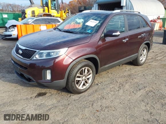 ✅ 2015 Kia Sorento LX • VIN: 5XYKT3A67FG555017 • Lot: 43622970. Listed on IAAI with 176,275 mi. Free auction sales archive from the USA and detailed vehicle history report at DreamBid. Image 2.