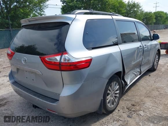 ✅ 2017 Toyota Sienna XLE Auto Access Seat • VIN: 5TDYZ3DC5HS809534 • Lot: 41931204. Listed on IAAI with 132,288 mi. Free auction sales archive from the USA and detailed vehicle history report at DreamBid. Image 4.