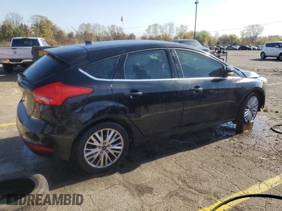 ✅ 2015 Ford Focus Titanium • VIN: 1FADP3N2XFL230263 • Lot: 86443185. Wystawiony na Copart z przebiegiem Nie podano. Bezpłatny archiwum sprzedaży aukcyjnych z USA i szczegółowy raport historii pojazdu na DreamBid. Zdjęcie 3.