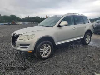 ✅ 2009 Volkswagen Touareg VR6 • VIN: WVGBE77L59D018546 • Lot: 65333275. Wystawiony na Copart z przebiegiem 190 774 mil. Bezpłatny archiwum sprzedaży aukcyjnych z USA i szczegółowy raport historii pojazdu na DreamBid. Zdjęcie 1.