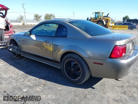 ✅ 2002 Ford Mustang Standard • VIN: 1FAFP40402F120094 • Lot: 43734482. Listed on IAAI with 266,348 mi. Free auction sales archive from the USA and detailed vehicle history report at DreamBid. Image 3.