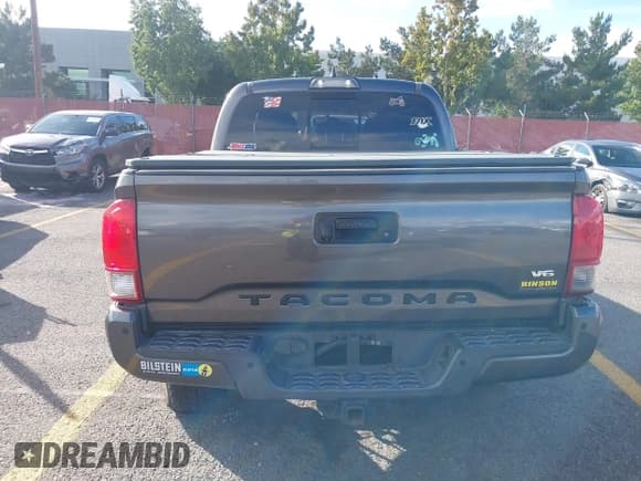 ✅ 2017 Toyota Tacoma TRD Pro • VIN: 5TFCZ5AN6HX071281 • Lot: 43720789. Listed on IAAI with 202,716 mi. Free auction sales archive from the USA and detailed vehicle history report at DreamBid. Image 16.