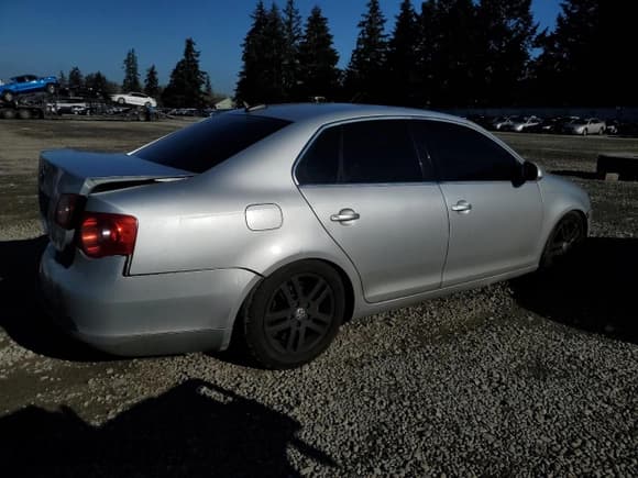 ✅ 2006 Volkswagen Jetta 2.5L • VIN: 3VWSG71K56M740742 • Лот: 42992575. Опубликован ранее на Copart с пробегом 180 726 миль. Бесплатный доступ к архиву аукционных продаж из США и подробный отчёт об истории автомобиля на DreamBid. Изображение 3.