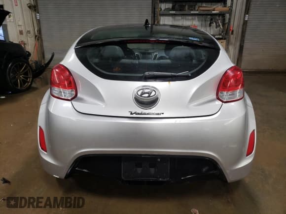 ✅ 2013 Hyundai Veloster w/Black Int • VIN: KMHTC6AD8DU084796 • Lot: 89266145. Wystawiony na Copart z przebiegiem 128 594 mil. Bezpłatny archiwum sprzedaży aukcyjnych z USA i szczegółowy raport historii pojazdu na DreamBid. Zdjęcie 6.