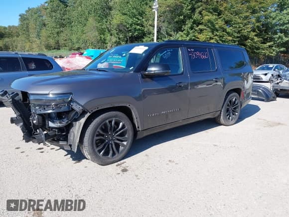 ✅ 2024 Jeep Grand Wagoneer Series II • VIN: 1C4SJSFPXRS107550 • Lot: 43094660. Wystawiony na IAAI z przebiegiem 30 577 mil. Bezpłatny archiwum sprzedaży aukcyjnych z USA i szczegółowy raport historii pojazdu na DreamBid. Zdjęcie 18.