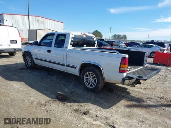 ✅ 2001 Chevrolet Silverado 1500 LT • VIN: 1GCEC19T01Z152616 • Lot: 41454877. Wystawiony na IAAI z przebiegiem 208 347 mil mil. Skorzystaj z bezpłatnego archiwum sprzedaży aukcyjnych z USA i zobacz szczegółowy raport historii pojazdu na DreamBid. Zdjęcie 3.