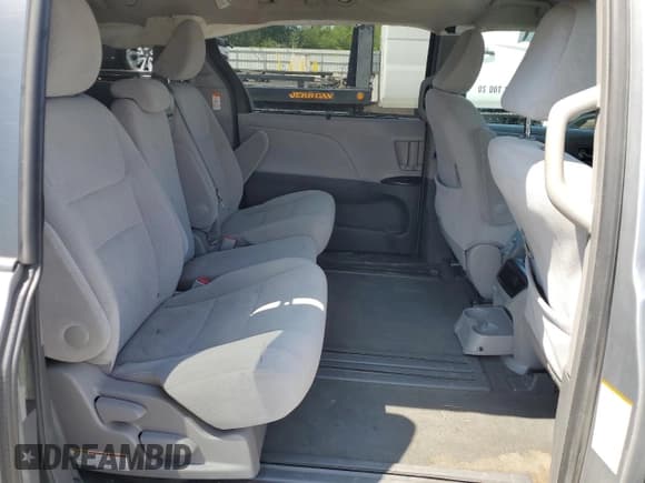 ✅ 2015 Toyota Sienna LE AAS • VIN: 5TDKK3DC7FS684365 • Lot: 65814185. Wystawiony na Copart z przebiegiem 191 948 mil. Bezpłatny archiwum sprzedaży aukcyjnych z USA i szczegółowy raport historii pojazdu na DreamBid. Zdjęcie 11.