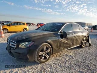 ✅ 2019 Mercedes-Benz E 300 • VIN: WDDZF4JB1KA524998 • Lot: 81825245. Wystawiony na Copart z przebiegiem 117 086 mil. Bezpłatny archiwum sprzedaży aukcyjnych z USA i szczegółowy raport historii pojazdu na DreamBid. Zdjęcie 1.