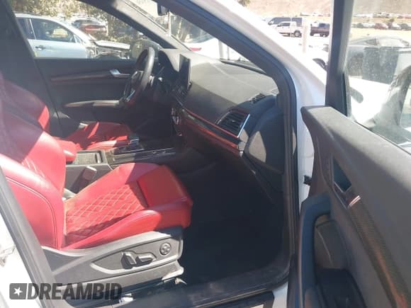 ✅ 2021 Audi SQ5 Premium Plus • VIN: WA1B4AFY9M2036452 • Lot: 43151456. Wystawiony na IAAI z przebiegiem 113 910 mil. Bezpłatny archiwum sprzedaży aukcyjnych z USA i szczegółowy raport historii pojazdu na DreamBid. Zdjęcie 5.