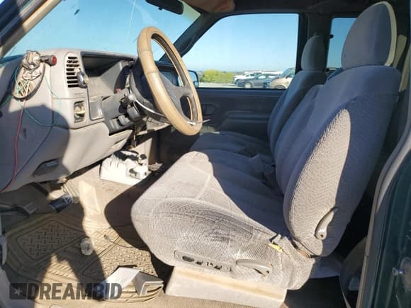 ✅ 1997 Chevrolet Silverado 1500 • VIN: 2GCEC19R9V1204702 • Lot: 82650035. Wystawiony na Copart z przebiegiem 224 596 mil. Bezpłatny archiwum sprzedaży aukcyjnych z USA i szczegółowy raport historii pojazdu na DreamBid. Zdjęcie 7.