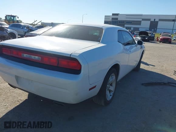 ✅ 2013 Dodge Challenger SXT • VIN: 2C3CDYAGXDH596347 • Lot: 43478966. Wystawiony na IAAI z przebiegiem 180 037 mil. Bezpłatny archiwum sprzedaży aukcyjnych z USA i szczegółowy raport historii pojazdu na DreamBid. Zdjęcie 4.