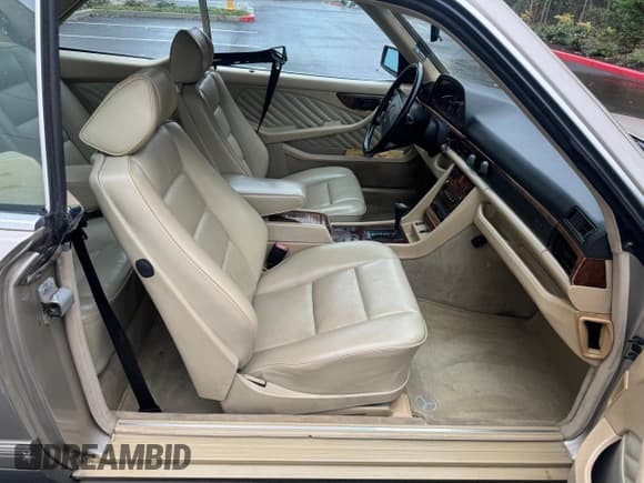 ✅ 1991 Mercedes-Benz 560 • VIN: WDBCA45E2MA558713 • Лот: 86748414. Опубликован ранее на Copart с пробегом 112 400 миль. Бесплатный доступ к архиву аукционных продаж из США и подробный отчёт об истории автомобиля на DreamBid. Изображение 5.