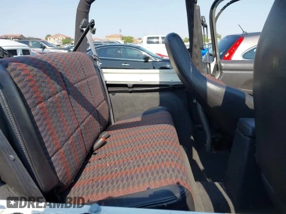 ✅ 2000 Jeep Wrangler Sport • VIN: 1J4FA49S3YP734387 • Lot: 42732837. Listed on IAAI with 204,182 mi. Free auction sales archive from the USA and detailed vehicle history report at DreamBid. Image 8.