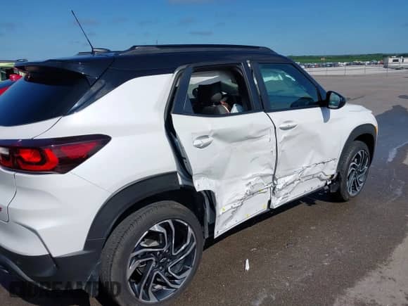 2025 Chevrolet TrailBlazer RS с VIN KL79MUSL3SB005207, выставлен на аукционе IAAI как лот 42678474 с пробегом 3 059 миль миль и . История ставок и продаж доступна на DreamBid. Изображение 6.