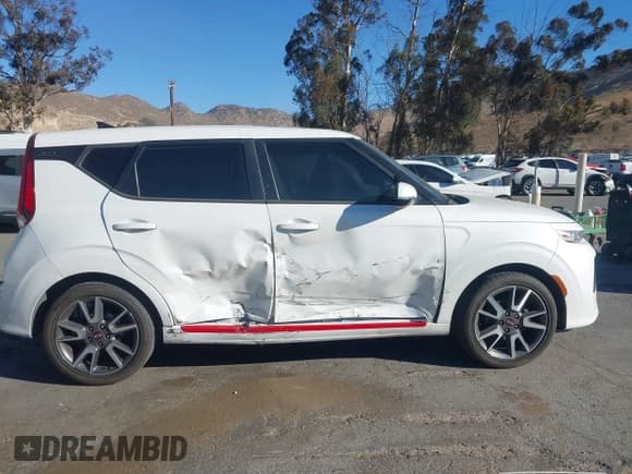 ✅ 2021 Kia Soul GT-Line • VIN: KNDJ63AU8M7745713 • Lot: 41403799. Wystawiony na IAAI z przebiegiem 87 562 mil. Bezpłatny archiwum sprzedaży aukcyjnych z USA i szczegółowy raport historii pojazdu na DreamBid. Zdjęcie 13.