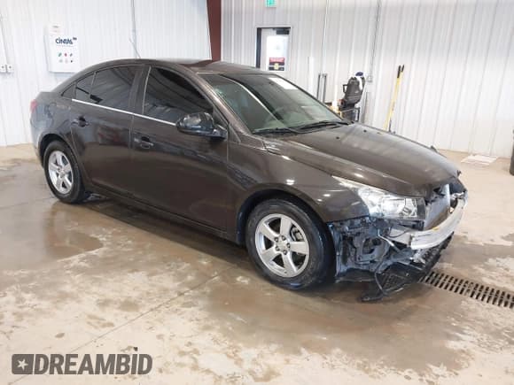 ✅ 2016 Chevrolet Cruze LT • VIN: 1G1PE5SB0G7170381 • Лот: 41647566. Опубликован ранее на IAAI с пробегом 109 068 миль. Бесплатный доступ к архиву аукционных продаж из США и подробный отчёт об истории автомобиля на DreamBid. Изображение 1.