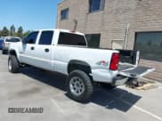 ✅ 2005 Chevrolet Silverado 2500HD LS • VIN: 1GCHK23U35F803784 • Lot: 42185294. Wystawiony na IAAI z przebiegiem 205 539 mil. Bezpłatny archiwum sprzedaży aukcyjnych z USA i szczegółowy raport historii pojazdu na DreamBid. Zdjęcie 3.