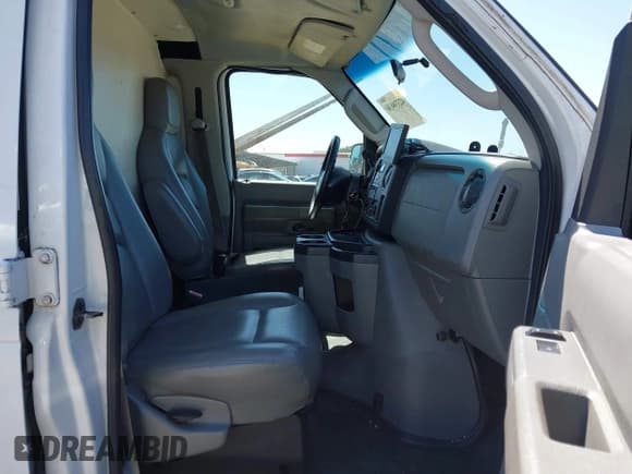 ✅ 2009 Ford E-Series Commercial • VIN: 1FTNS14L19DA06776 • Lot: 42338030. Wystawiony na IAAI z przebiegiem 150 006 mil. Bezpłatny archiwum sprzedaży aukcyjnych z USA i szczegółowy raport historii pojazdu na DreamBid. Zdjęcie 5.