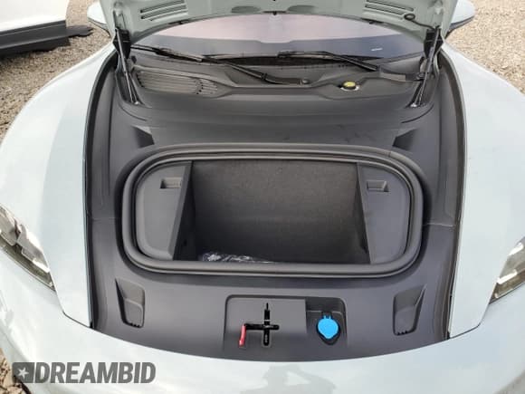 ✅ 2025 Porsche Taycan 4S • VIN: WP0AB2Y10SSA41603 • Lot: 81782305. Listed on Copart with 5,909 mi. Free auction sales archive from the USA and detailed vehicle history report at DreamBid. Image 11.