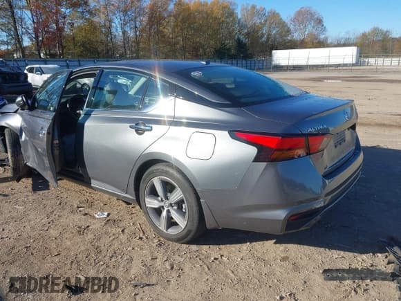 ✅ 2019 Nissan Altima SL • VIN: 1N4BL4EV4KC118748 • Lot: 43660344. Listed on IAAI with 31,983 mi. Free auction sales archive from the USA and detailed vehicle history report at DreamBid. Image 3.