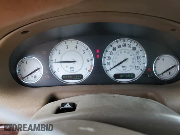 ✅ 2000 Chrysler 300M M • VIN: 2C3HE66G9YH137705 • Lot: 57452785. Wystawiony na Copart z przebiegiem 189 686 mil. Bezpłatny archiwum sprzedaży aukcyjnych z USA i szczegółowy raport historii pojazdu na DreamBid. Zdjęcie 9.