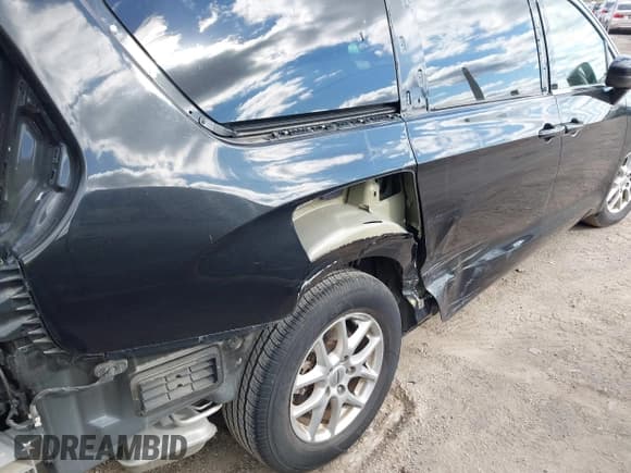 ✅ 2023 Chrysler Voyager LX • VIN: 2C4RC1CG4PR525303 • Lot: 43501227. Wystawiony na IAAI z przebiegiem 65 829 mil. Bezpłatny archiwum sprzedaży aukcyjnych z USA i szczegółowy raport historii pojazdu na DreamBid. Zdjęcie 17.