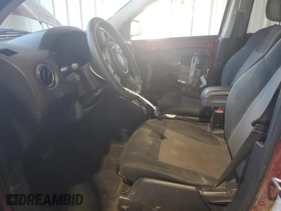 ✅ 2015 Jeep Compass Sport • VIN: 1C4NJDBB4FD317046 • Lot: 92794075. Wystawiony na Copart z przebiegiem 211 451 mil. Bezpłatny archiwum sprzedaży aukcyjnych z USA i szczegółowy raport historii pojazdu na DreamBid. Zdjęcie 7.