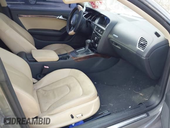 ✅ 2014 Audi A5 Premium • VIN: WAUCFAFR8EA019546 • Лот: 41446162. Опубликован ранее на IAAI с пробегом 121 906 миль. Бесплатный доступ к архиву аукционных продаж из США и подробный отчёт об истории автомобиля на DreamBid. Изображение 5.