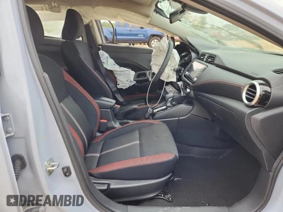 ✅ 2024 Nissan Versa SR • VIN: 3N1CN8FV3RL838431 • Лот: 84286095. Опубликован ранее на Copart с пробегом Не указан. Бесплатный доступ к архиву аукционных продаж из США и подробный отчёт об истории автомобиля на DreamBid. Изображение 7.